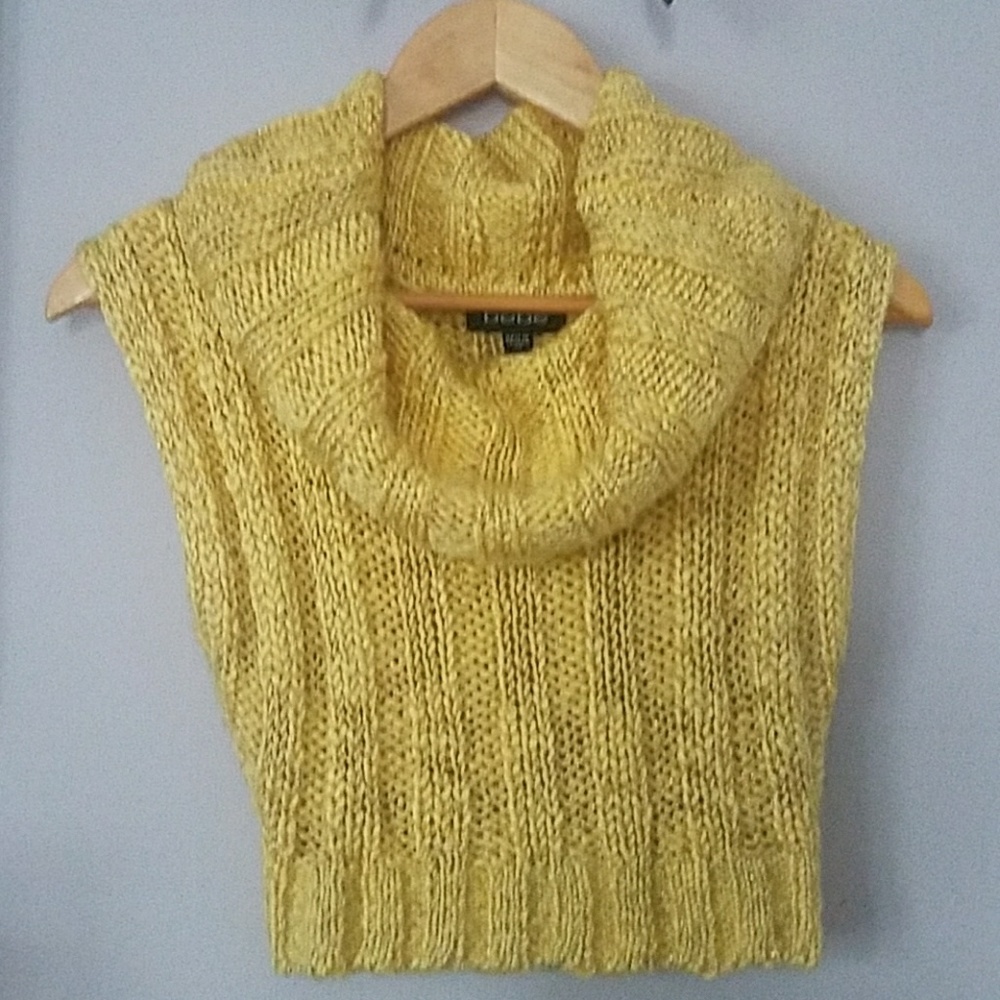 BEBE Cropped Sweater Vest